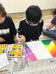 クレパスでグラデーションアート